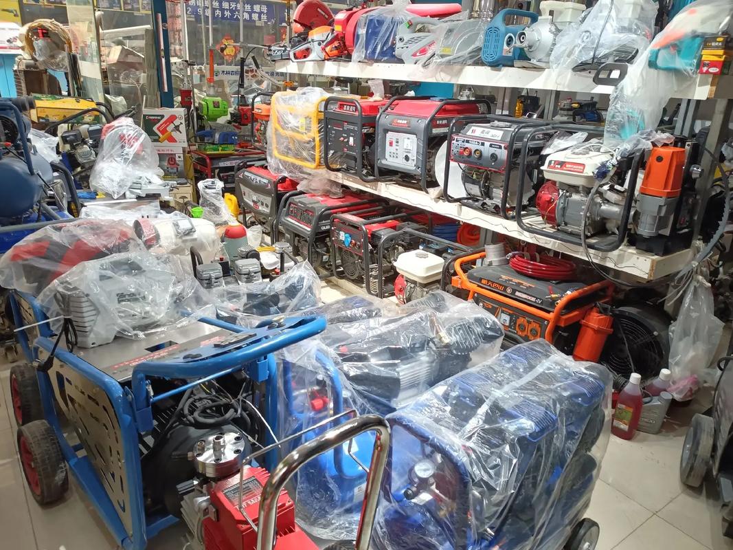 花花五金機電鑫港電器城西大正門北邊的那個通道靠大西邊c區(qū)12